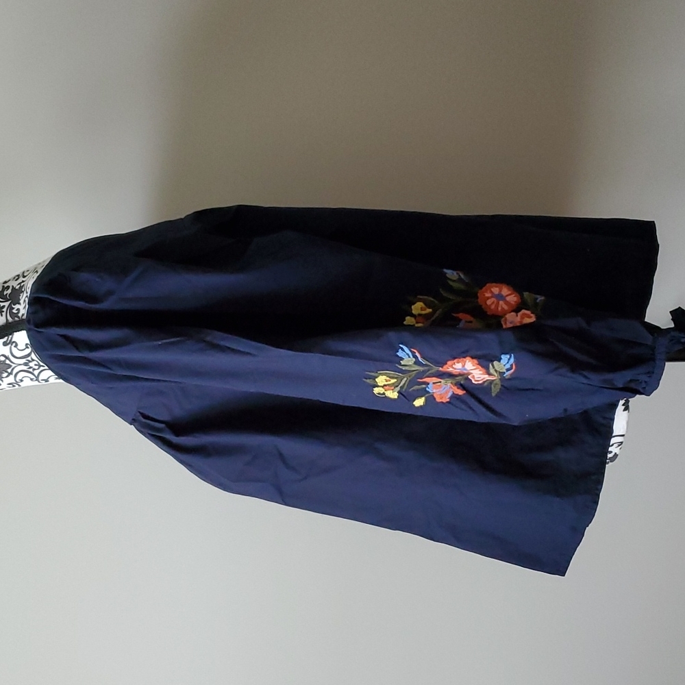 LOFT navy blue blouse with embroidery. - Picture 7 of 7